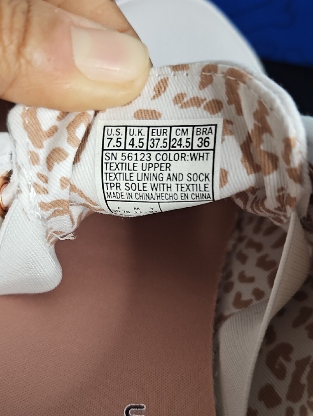 NIB-BOBS from SkechersWomen's White Low-Top Canvas Sneakers. Women's Size US 7.5 - Picture 10 of 10